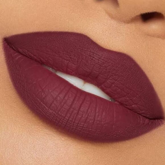 HUDA Beauty Liquid Lipstick First Class (Rich Berry Brown) - Picture 8 of 15